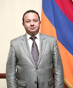 Արա Նազարյան